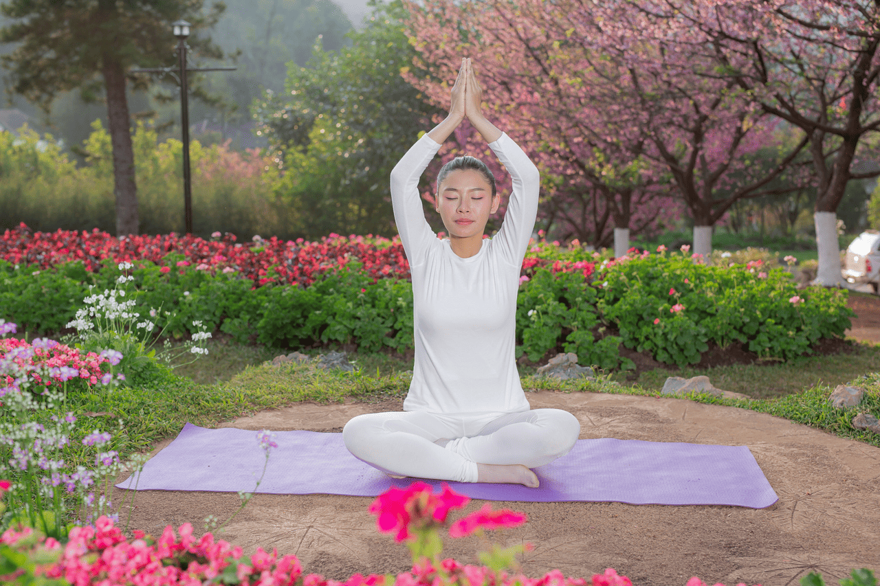 main image for Manfaat Yoga untuk Kecantikan: Bikin Kulit Glowing dari Dalam