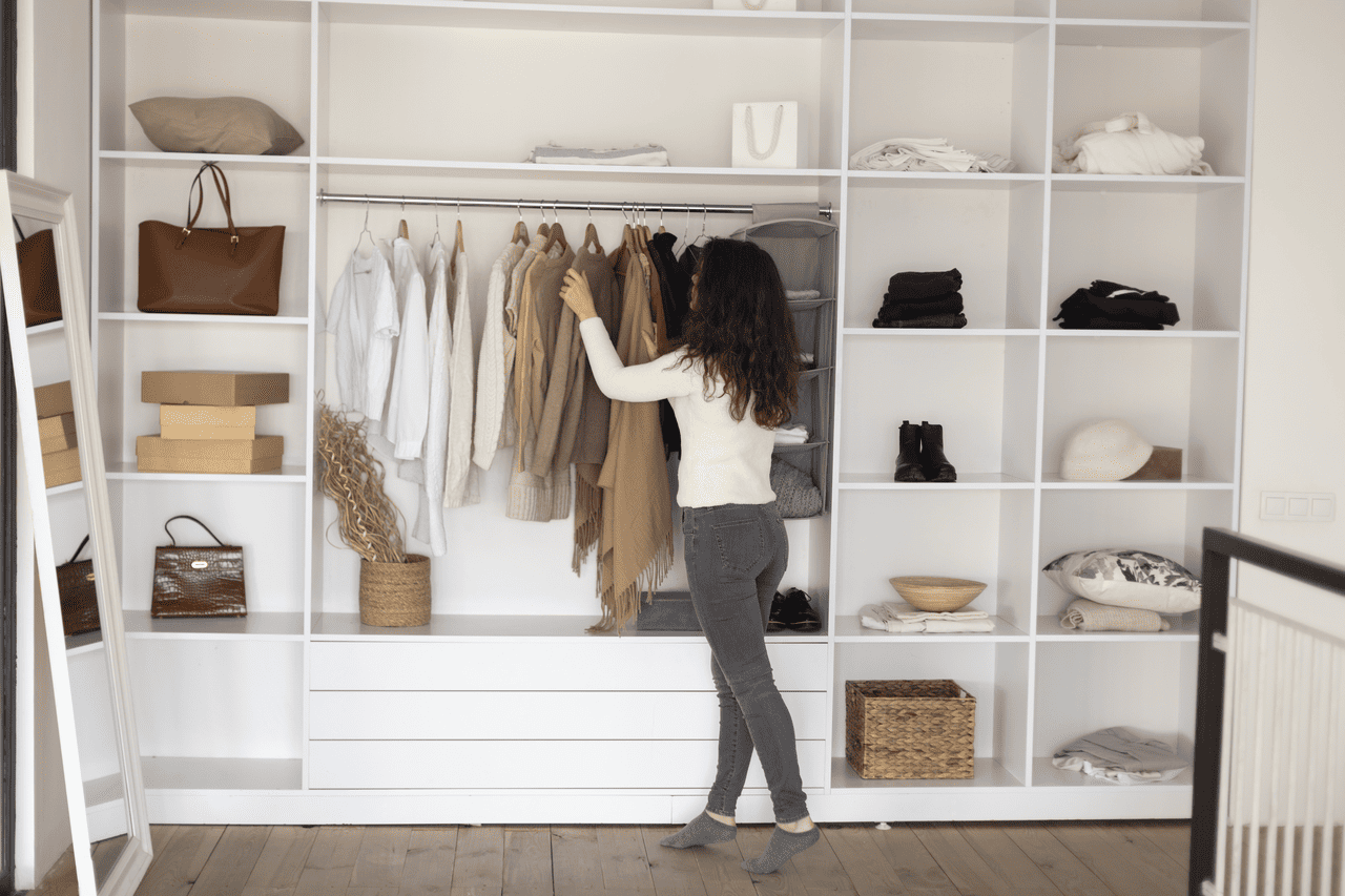 main image for Apa Itu Walk-In Closet? Ini Fungsi dan Cara Mengatur Ruang