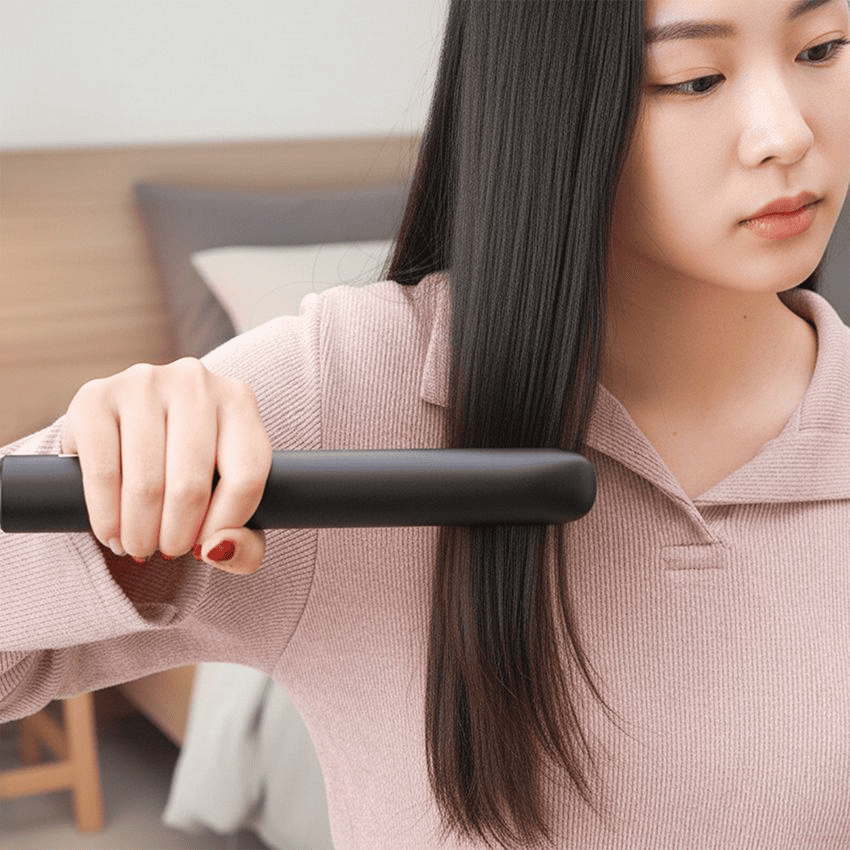 main image for 8 Cara Meluruskan Rambut Agar Lembut dan Rapi