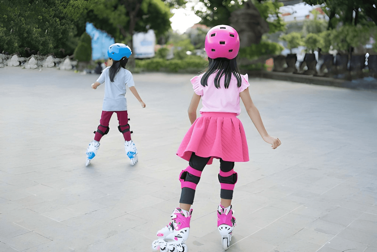 main image for  2 Helm Sepatu Roda Anak Anti Benturan, Cocok untuk Pemula