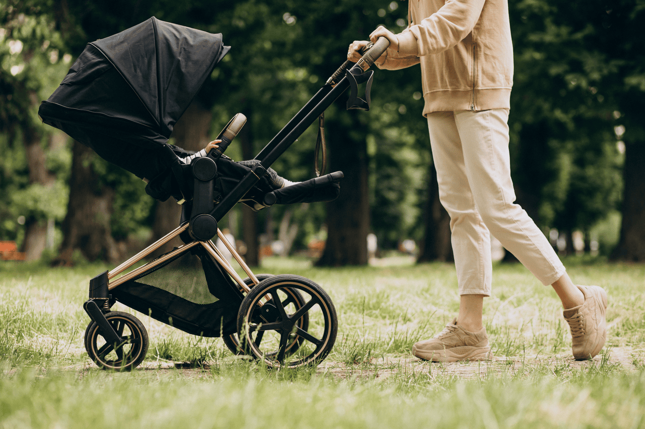 main image for Umur Berapa Bayi Boleh Duduk di Stroller? Ini Jawabannya!
