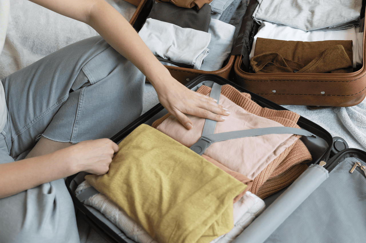 main image for 5 Cara Packing Baju di Koper agar Muat Banyak untuk Traveling