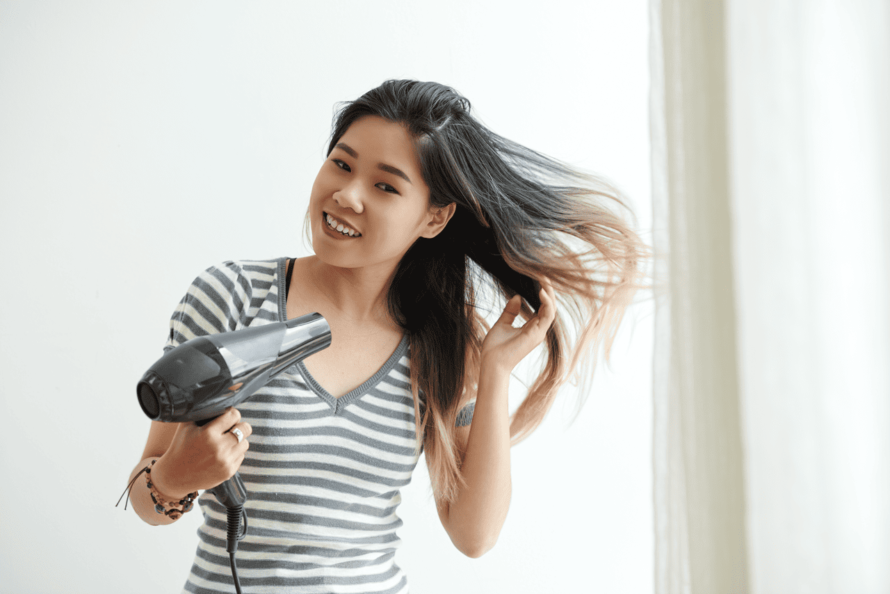 main image for Apakah Hair Dryer Merusak Rambut? Ini Fakta Lengkapnya!